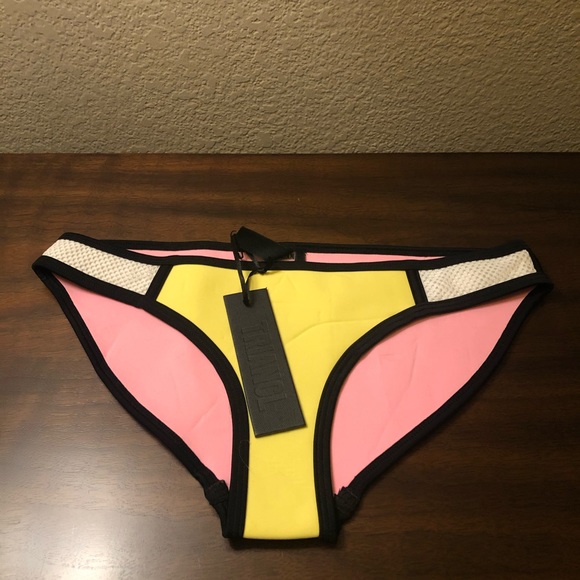Triangl Swimsuit - Picture 3 of 15